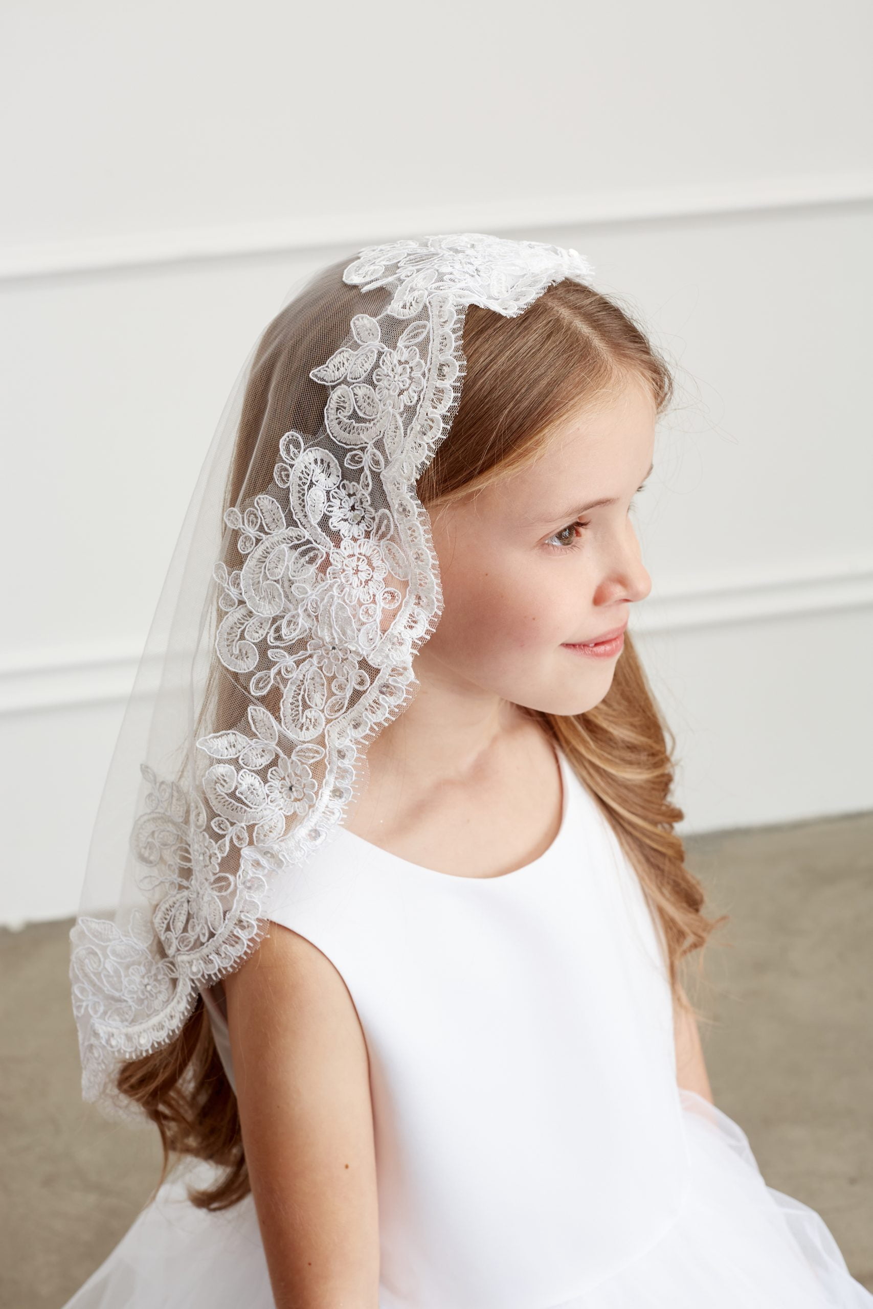 605 girls communion lace veil with floral lace trim