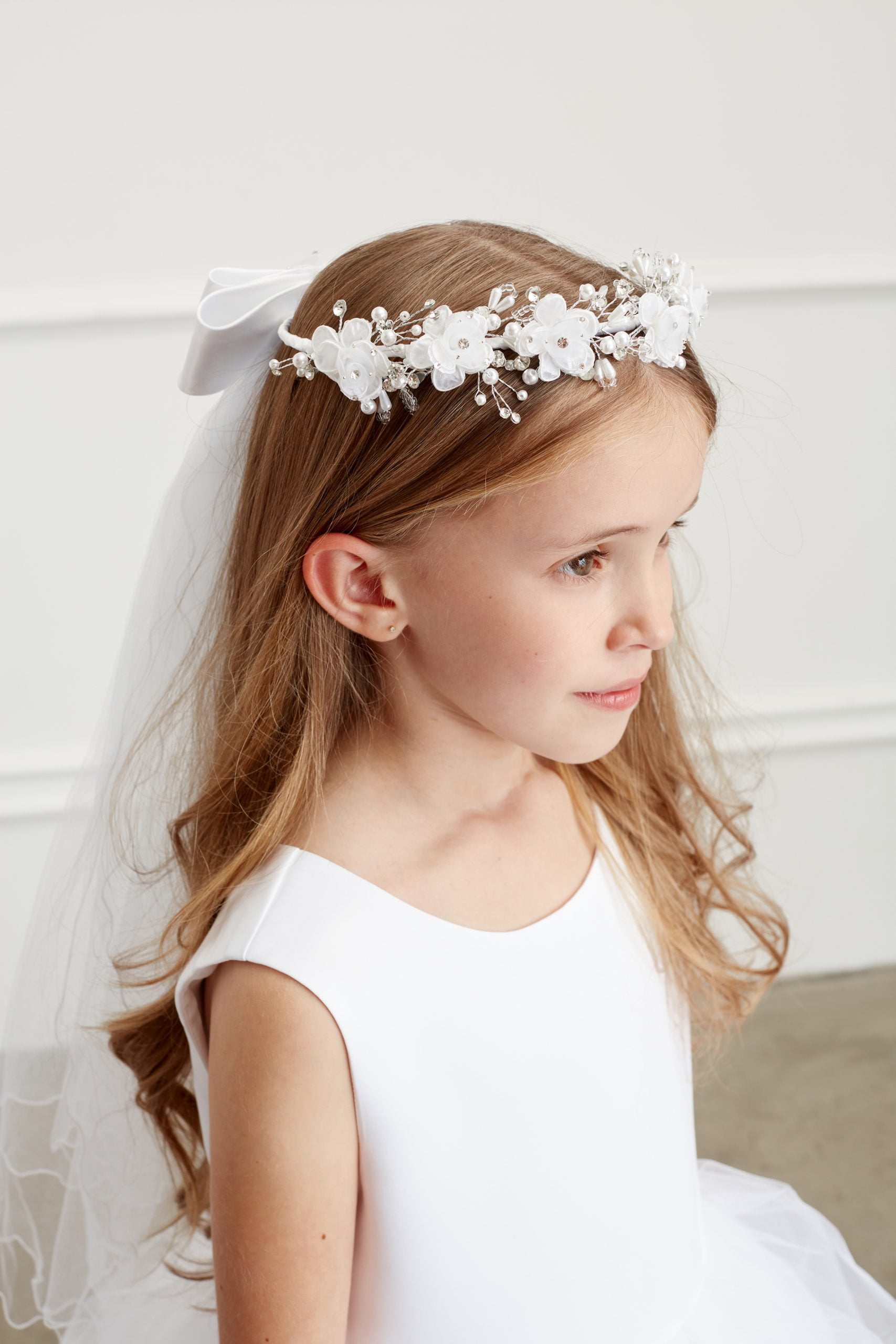709c Girls communion veil flower crown with delicate white flowers.