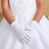 MARINA 1 Elegant girls gloves in white with lace embroidery and pearl flower details, perfect for communion or weddings.