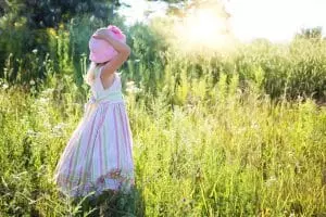 little-girl-with-pink-hat-preserve-formal-kids-dresses